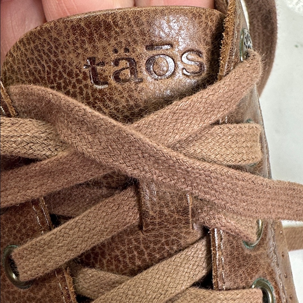 Taos Footwear Freedom Distressed Brown Leather Sneakers, Studded Accents, 8.5 - Picture 12 of 15